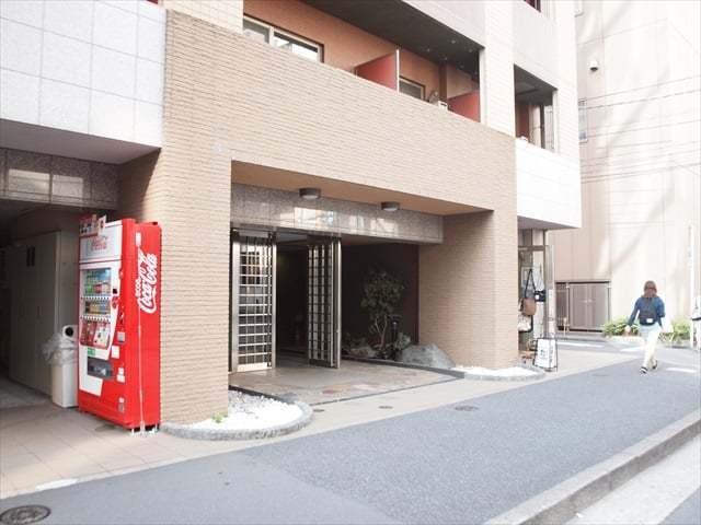 スカイコート神田壱番館のエントランス