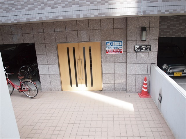 スカイコート神田のエントランス