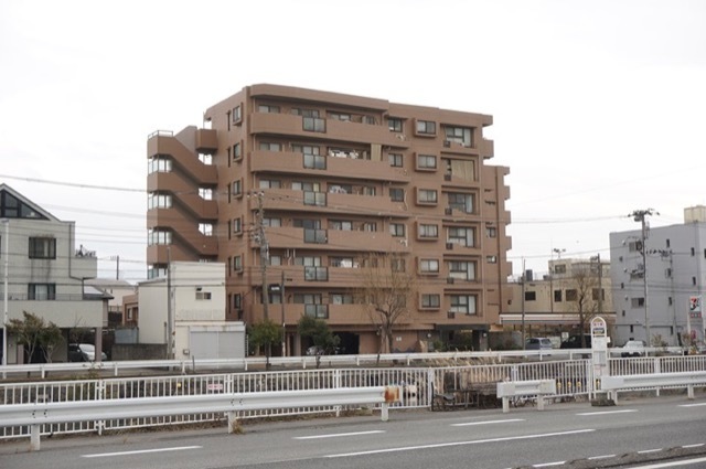 ナイスアーバン横浜根岸の外観