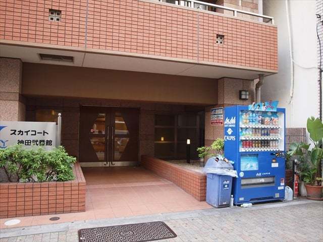 スカイコート神田弐番館のエントランス