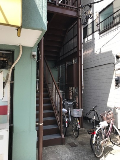 仲町マンションのエントランス