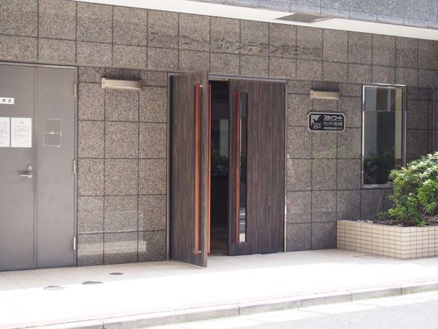 スカイコートヴァンテアン東日本橋のエントランス