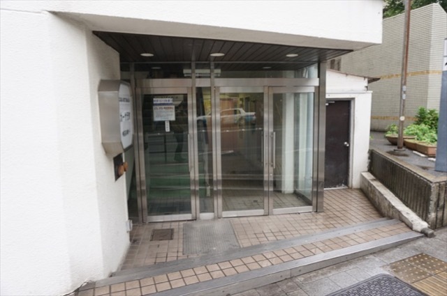カーサ元町のエントランス