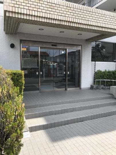 グリーンパーク西川口スカイハイツのエントランス