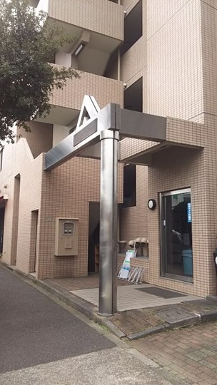オーベル上馬B棟のエントランス