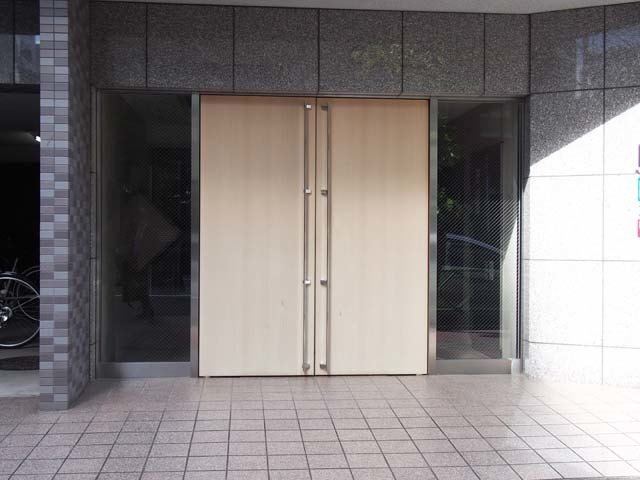 スカイコート東日本橋のエントランス
