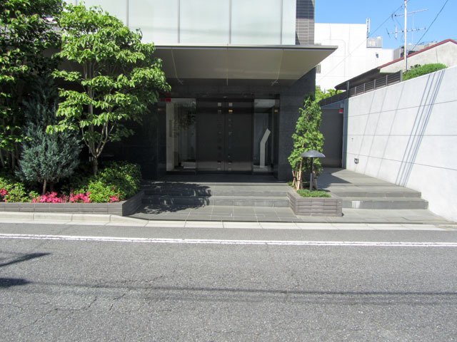 市谷砂土原町パークハウスのエントランス