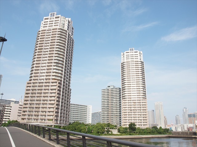 キャナルワーフタワーズの外観