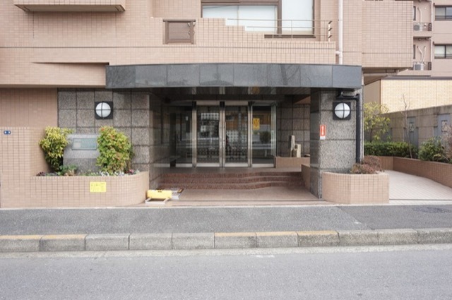 ナイスアーバン横浜根岸のエントランス