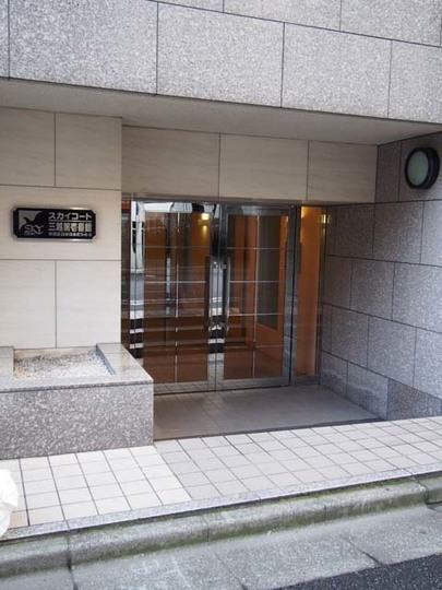 スカイコート三越前壱番館のエントランス