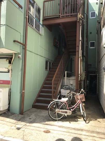仲町マンションのエントランス