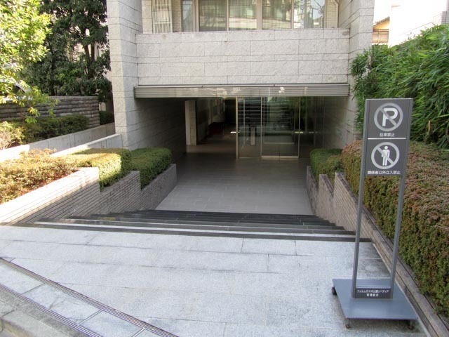 フォルム代々木公園リベディアのエントランス