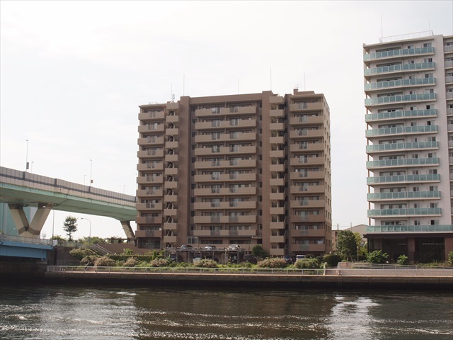 コスモ東京キャナルプレイスの外観
