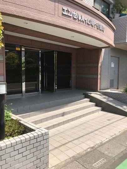 エンゼルハイム鳩ヶ谷緑町のエントランス