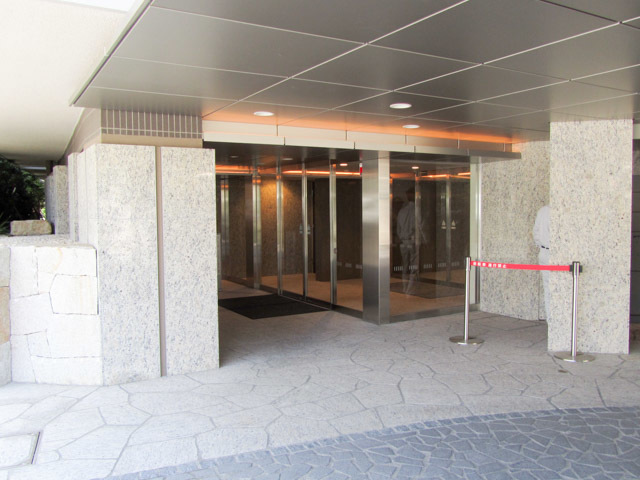 ザパークハウス市谷加賀町のエントランス